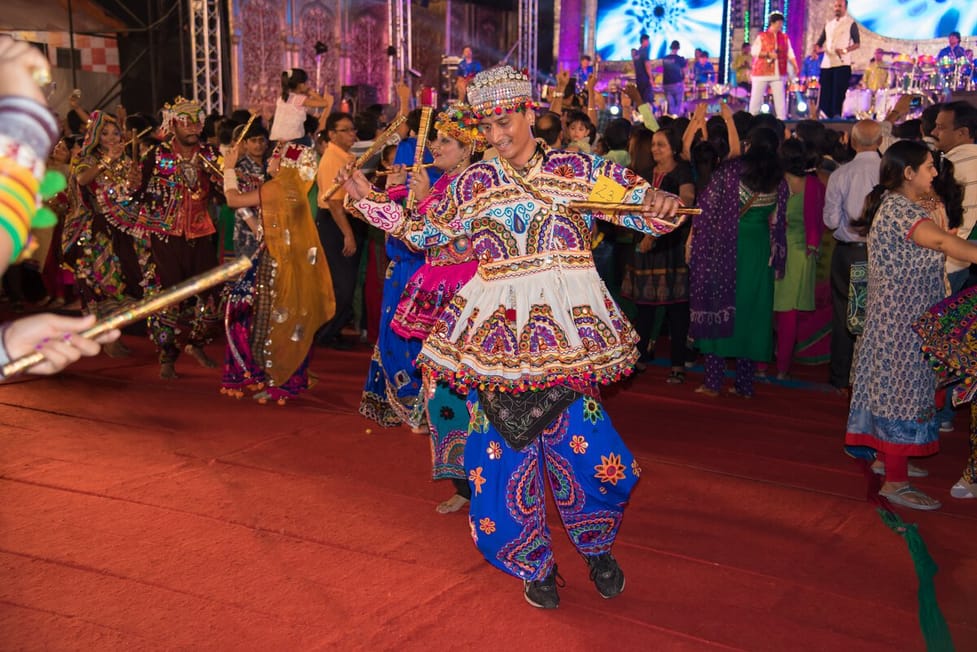 https://clubmahindra.gumlet.io/blog/images/How-is-Navratri-Celebrated-in-Western-India-resized.jpg?dpr=2.6&w=376