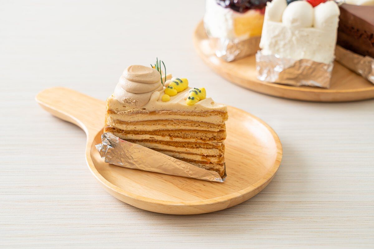 Medovik Russian Honey Cake | bakewithlove