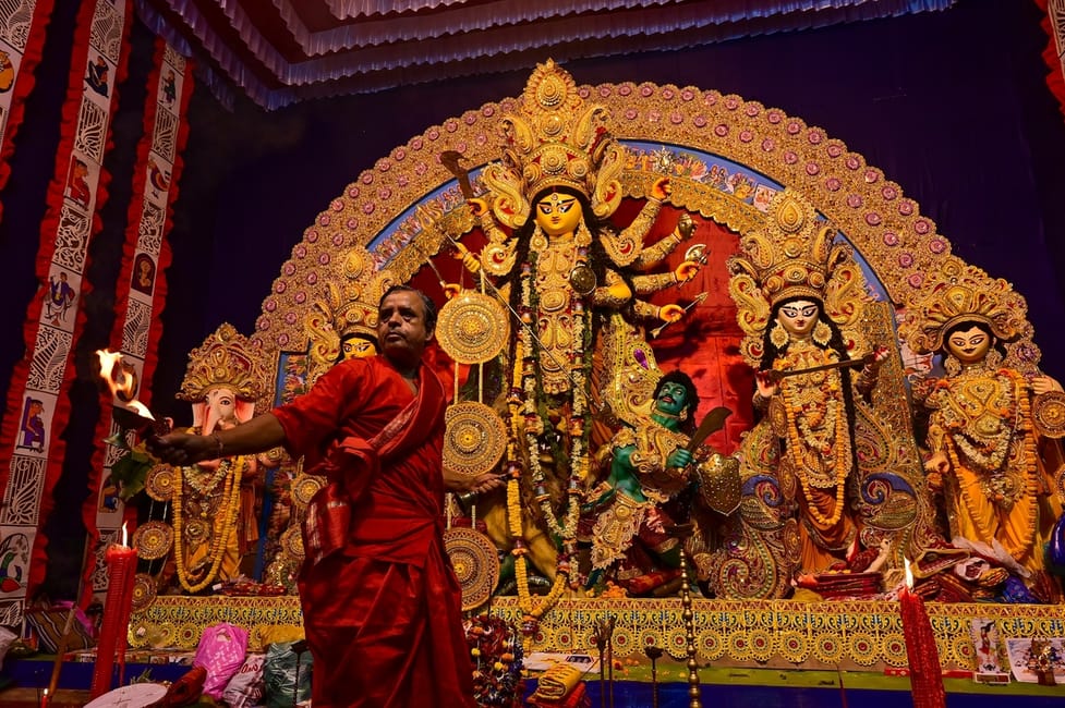 कोलकाता में दुर्गा पूजा के लिए एक संपूर्ण मार्गदर्शिका 2025