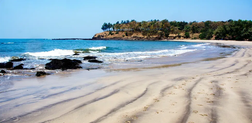 One Day Travel picnic Gateway in Near Mumbai Thane .,Alibaug: A coastal town with beautiful beaches and scenic views.