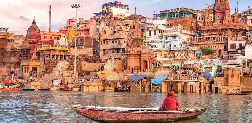 वाराणसी में करने के लिए शीर्ष 11 चीजें: आध्यात्मिक शहर का अन्वेषण करें
