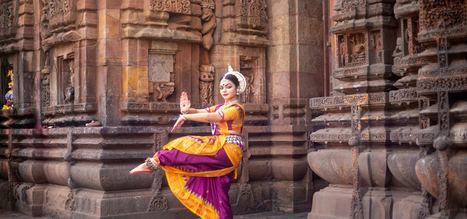 Mehndiraat - Both Pandits and Muslims Dance to the Same Folk Songs